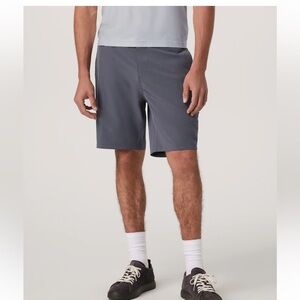 VUORI DARK GRAY 4-WAY STRETCH AIM SHORTS VERY GOOD COND